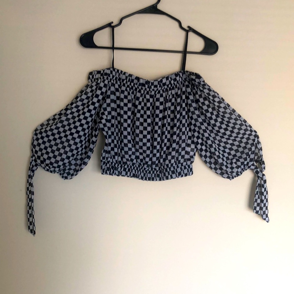 Black&White Off the Shoulder Crop Top